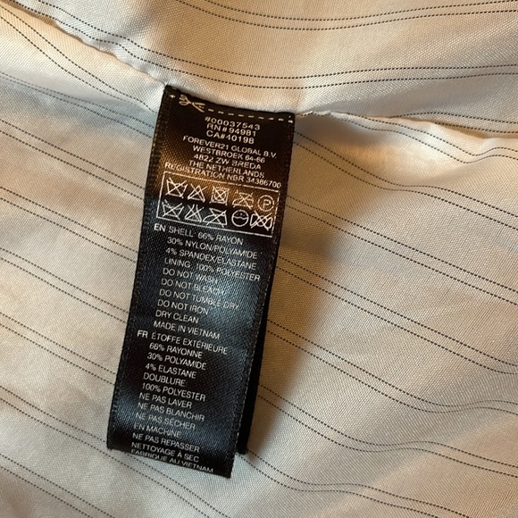 Forever 21 Black Blazer - Picture 4 of 5